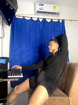 Kylian Alessandro online show from December 3, 2025, 6:43 am