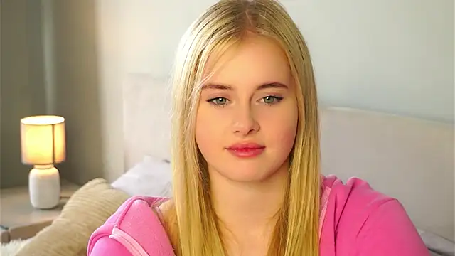 MoriahBorella online show from October 19, 2025, 10:38 am