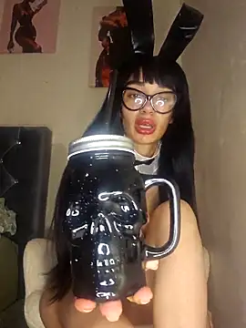 LucyMiax online show from October 31, 2025, 6:09 pm