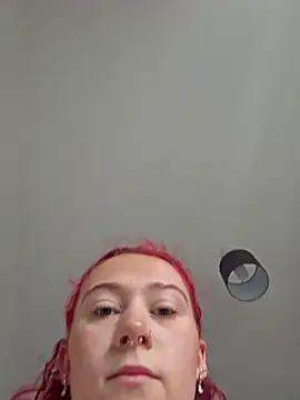 Snapshot of AliceThomass chatting on October 17, 2025, 10:40 am AliceThomass online show from October 17, 2025, 10:40 am