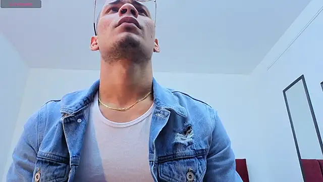 DaamonSlader  online show from November 11, 2025, 8:31 pm