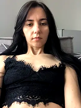 oliviya mur online show from October 20, 2025, 7:42 am