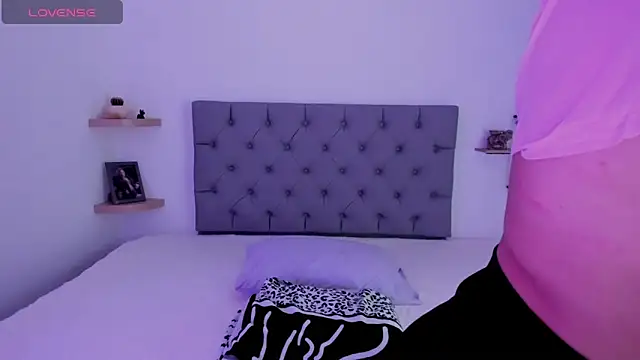 Saraarouusee online show from February 20, 2026, 9:26 pm