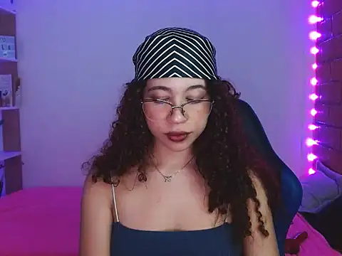 Medussa3033 online show from December 14, 2025, 3:23 am