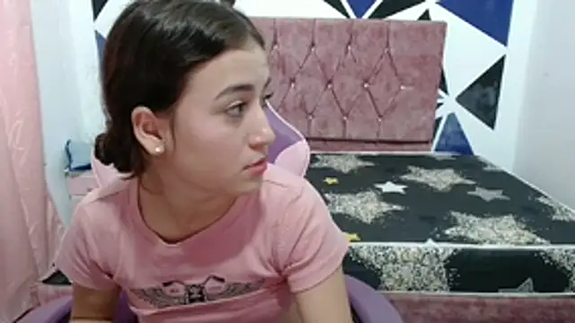 scarleth18 online show from December 2, 2025, 8:59 pm