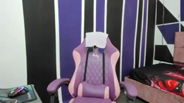 scarleth18 online show from December 15, 2025, 7:18 pm