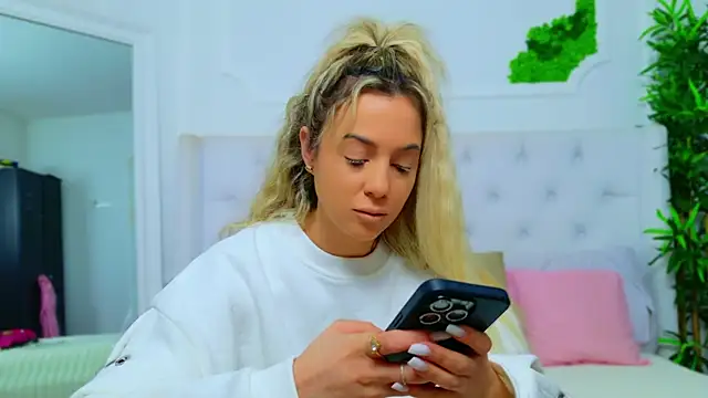 Snapshot of AriannaSins chatting on January 21, 2025, 1:00 pm AriannaSins online show from January 21, 2025, 1:00 pm