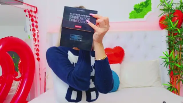 Snapshot of AriannaSins chatting on February 14, 2025, 1:40 pm AriannaSins online show from February 14, 2025, 1:40 pm