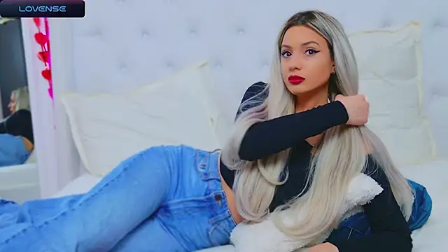 Snapshot of AriannaSins chatting on February 20, 2025, 4:46 pm AriannaSins online show from February 20, 2025, 4:46 pm