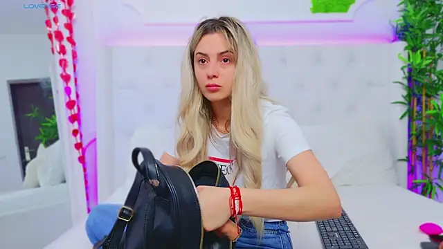 Snapshot of AriannaSins chatting on March 8, 2025, 6:21 am AriannaSins online show from March 8, 2025, 6:21 am