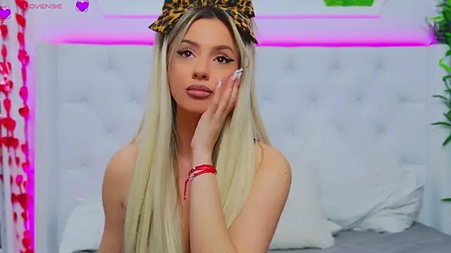 Snapshot of AriannaSins chatting on March 12, 2025, 4:46 pm AriannaSins online show from March 12, 2025, 4:46 pm