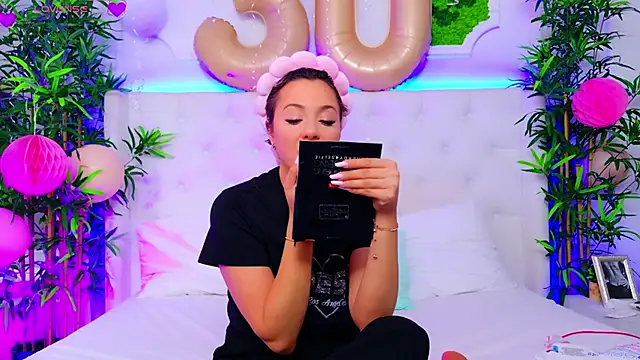 Snapshot of AriannaSins chatting on September 11, 2025, 12:16 pm AriannaSins online show from September 11, 2025, 12:16 pm