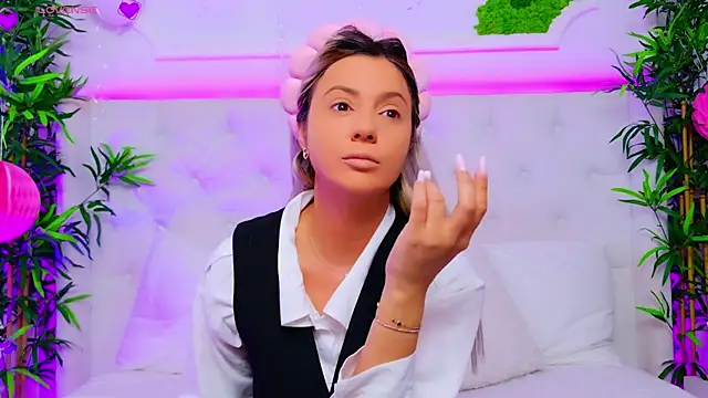 Snapshot of AriannaSins chatting on September 18, 2025, 12:07 pm AriannaSins online show from September 18, 2025, 12:07 pm