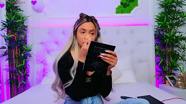 AriannaSins online show from November 5, 2025, 2:28 pm