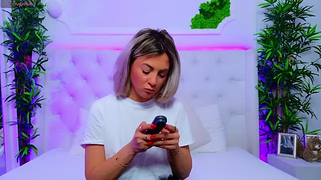 AriannaSins online show from November 10, 2025, 3:00 pm