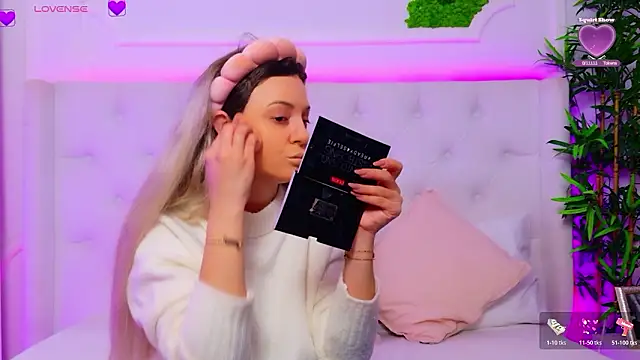 Snapshot of AriannaSins chatting on February 9, 2026, 1:26 pm AriannaSins online show from February 9, 2026, 1:26 pm