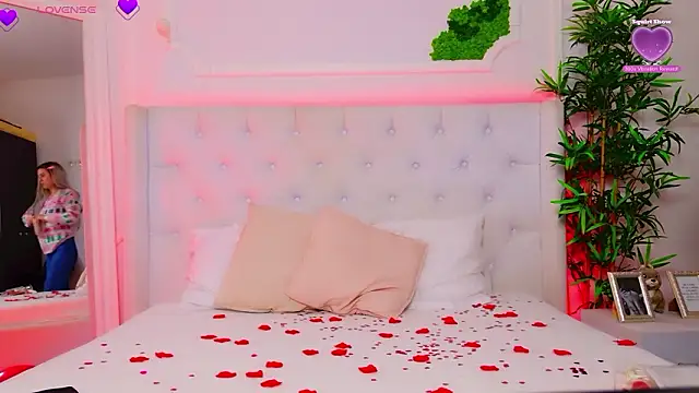 Snapshot of AriannaSins chatting on February 13, 2026, 1:18 pm AriannaSins online show from February 13, 2026, 1:18 pm