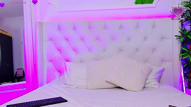 Snapshot of AriannaSins chatting on February 25, 2026, 1:32 pm AriannaSins online show from February 25, 2026, 1:32 pm