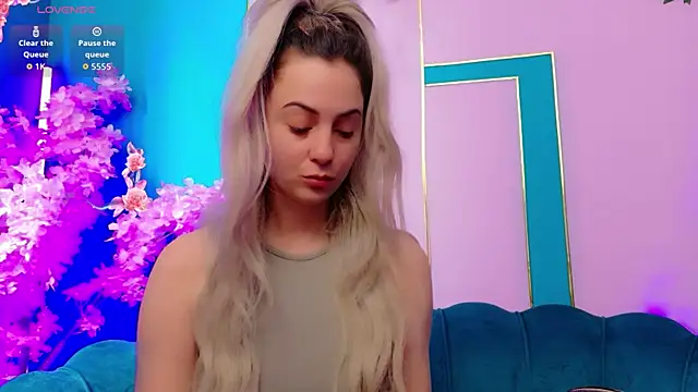 AriannaSins online show from June 3, 2026, 11:57 am