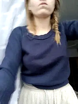 SandyCassie online show from December 3, 2025, 7:49 am