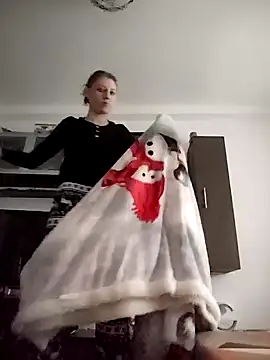 SandyCassie online show from December 18, 2025, 7:47 am