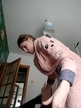 SandyCassie online show from February 7, 2026, 9:24 am