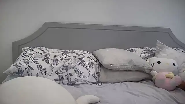 Snapshot of Amiraxevans chatting on February 22, 2026, 11:20 am Amiraxevans online show from February 22, 2026, 11:20 am