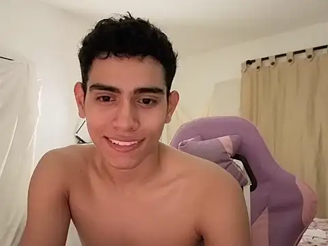 Snapshot of Yamilk101 chatting on April 12, 2026, 4:17 am Yamilk101 online show from April 12, 2026, 4:17 am