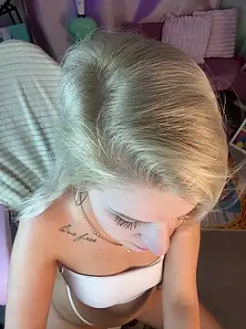 Snapshot of cold_blondie chatting on July 17, 2026, 5:14 am cold blondie online show from July 17, 2026, 5:14 am