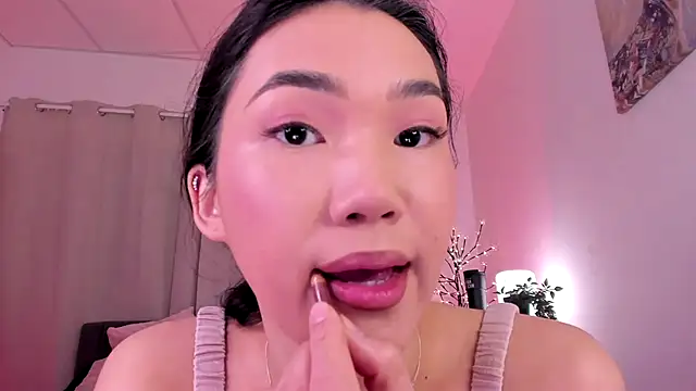 Divine Madeleine online show from April 17, 2026, 6:16 am