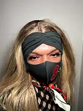 sissy diorcd online show from November 18, 2025, 8:19 am