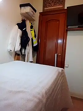 juliatoo online show from April 29, 2026, 10:05 pm