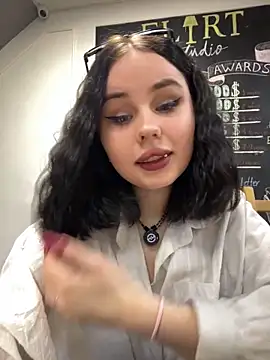 AliceLune online show from January 14, 2026, 4:18 am