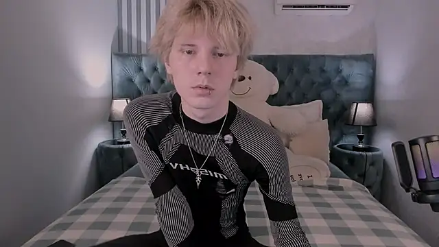 KevinMilky online show from November 11, 2025, 3:01 pm