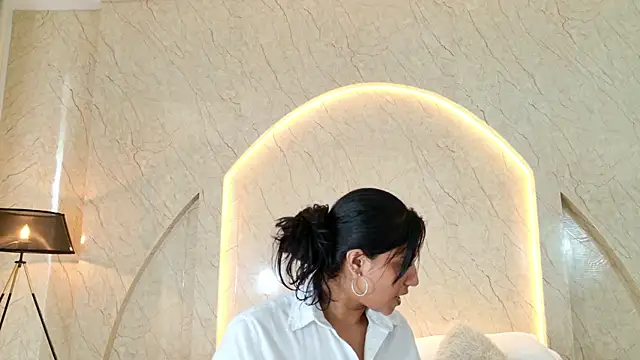 Antonella Russo1 online show from April 8, 2026, 1:00 pm