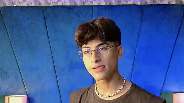 Aaron Eze online show from November 27, 2025, 9:17 pm