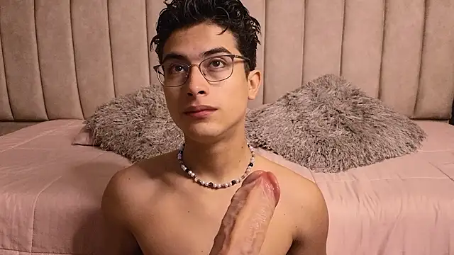 Aaron Eze online show from January 9, 2026, 8:10 pm