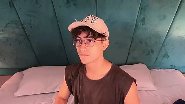 Aaron Eze online show from April 15, 2026, 2:13 pm