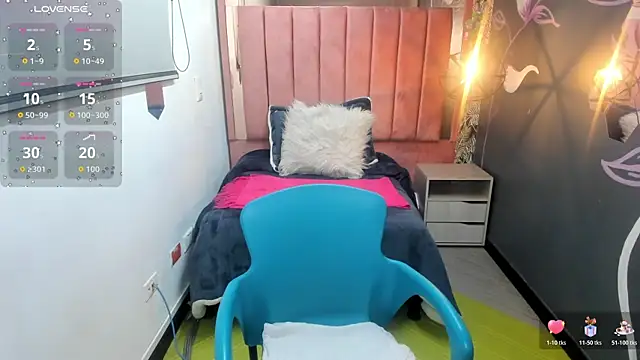 Rachel  Jonees online show from November 26, 2025, 12:17 pm