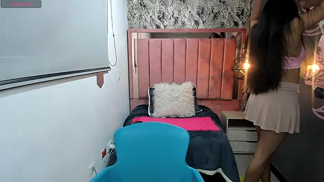 Rachel  Jonees online show from November 28, 2025, 12:08 pm