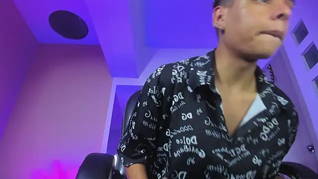 Xavier Fox    online show from March 5, 2026, 3:57 am