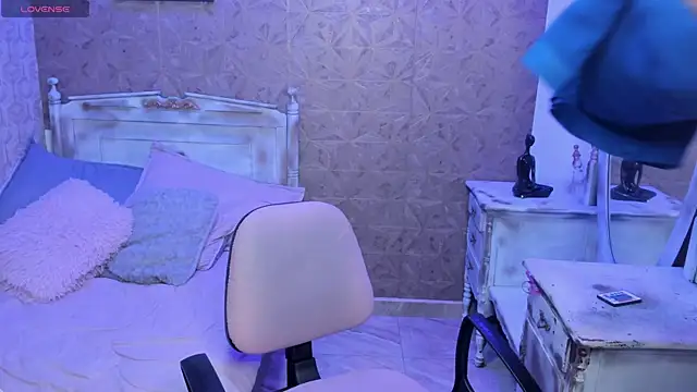 Sara clk online show from April 3, 2026, 3:32 pm