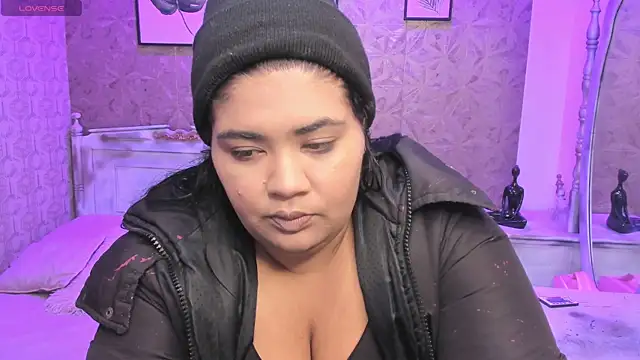 Sara clk online show from April 17, 2026, 8:01 pm