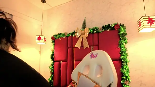 moon winy online show from December 19, 2025, 11:39 am