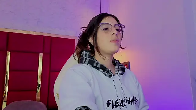 moon winy online show from April 22, 2026, 11:23 am