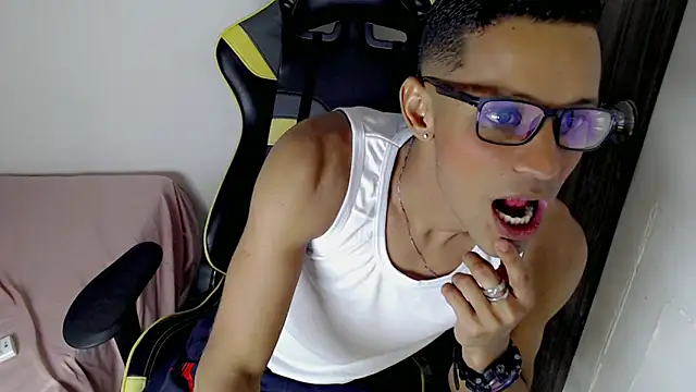 Leugim  online show from October 20, 2025, 9:37 pm