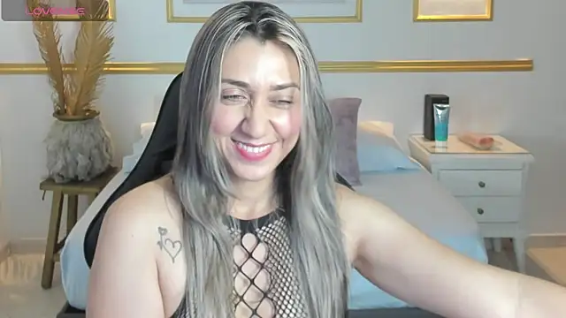 karlyy  online show from November 11, 2025, 7:25 pm