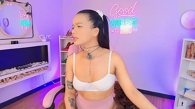 Snapshot of Miss_koko_ chatting on December 2, 2025, 8:04 pm Miss koko online show from December 2, 2025, 8:04 pm