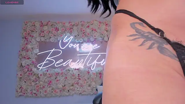 MeganCross1 online show from November 15, 2025, 4:43 am