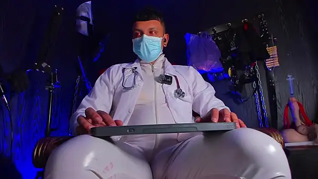 Snapshot of Master_Connor_BDSM chatting on July 27, 2026, 10:28 pm Master Connor BDSM online show from July 27, 2026, 10:28 pm